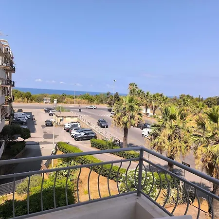 شقة Sunny 100 Meters From The Sea
