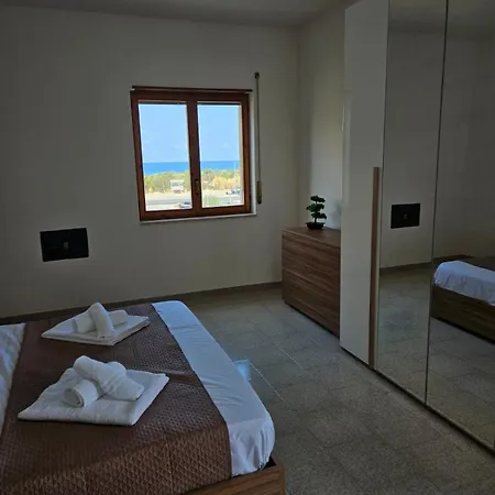 Sunny 100 Meters From The Sea شقة